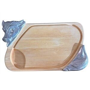 1037 / Wooden & Metal Bull Cutting Board